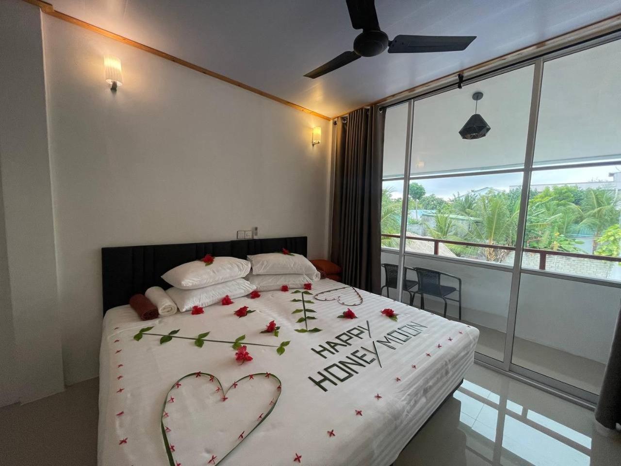 Dacha Thoddoo White Sand Exterior foto